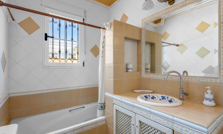 Re-Sale - Detached Villa - Torrevieja - Torre La Mata