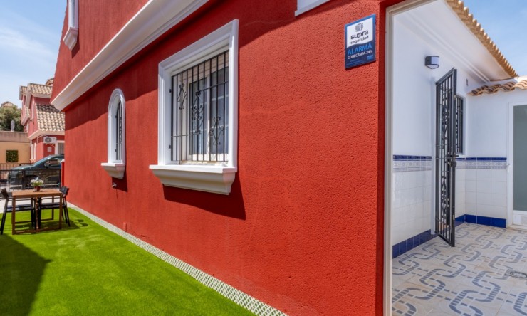 Videresalg - Frittliggende Villa - Orihuela Costa - Villamartin