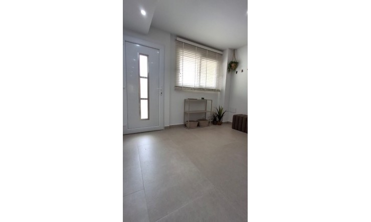 Re-Sale - Apartment - Torrevieja - Playa Acequion