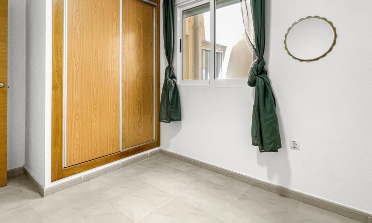 Re-Sale - Apartment - Torrevieja - El Acequión - Los Náufragos