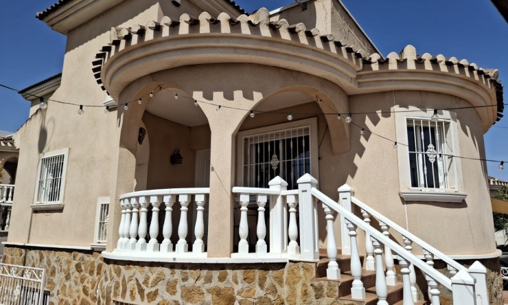 Videresalg - Frittliggende Villa - Ciudad Quesada - Doña Pepa