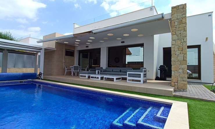 Videresalg - Frittliggende Villa - Los Montesinos - Entre Naranjos / Vistabella Golf