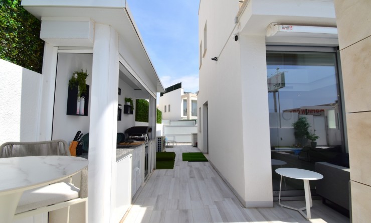 Re-Sale - Detached Villa - Orihuela Costa - Lomas de Cabo Roig