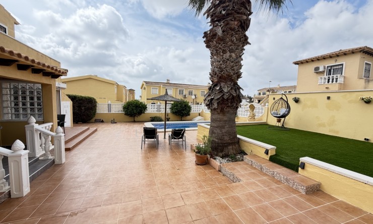 Re-Sale - Detached Villa - Orihuela Costa - Villamartin