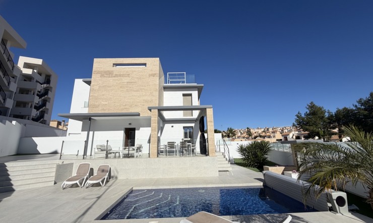 Videresalg - Frittliggende Villa - Orihuela Costa - Villamartin