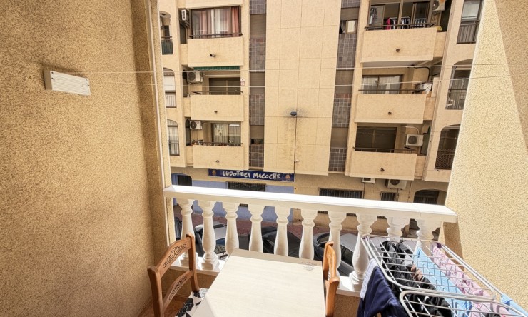 Re-Sale - Apartment - Torrevieja - Torrevieja - Centre