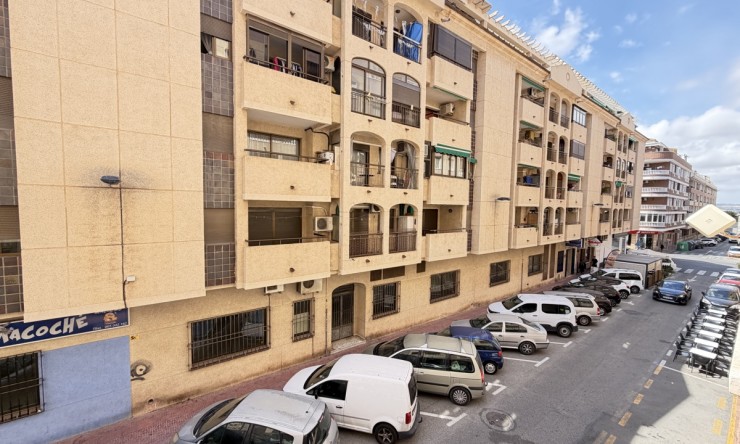 Re-Sale - Apartment - Torrevieja - Torrevieja - Centre