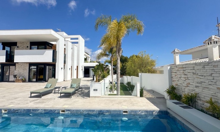Re-Sale - Detached Villa - Orihuela Costa - Villamartin