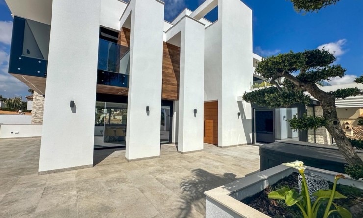 Re-Sale - Detached Villa - Orihuela Costa - Villamartin