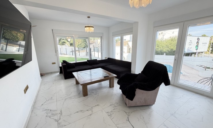 Videresalg - Frittliggende Villa - Orihuela Costa - Villamartin