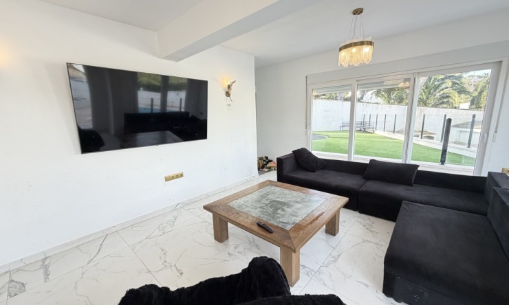 Videresalg - Frittliggende Villa - Orihuela Costa - Villamartin