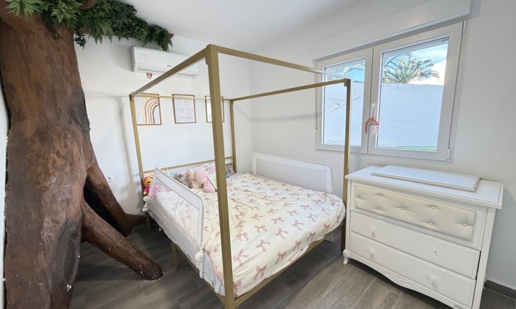 Videresalg - Frittliggende Villa - Orihuela Costa - Villamartin
