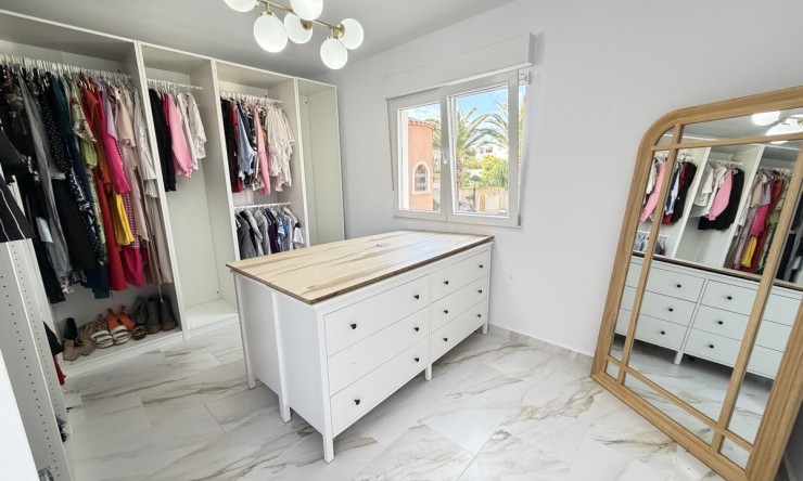Videresalg - Frittliggende Villa - Orihuela Costa - Villamartin