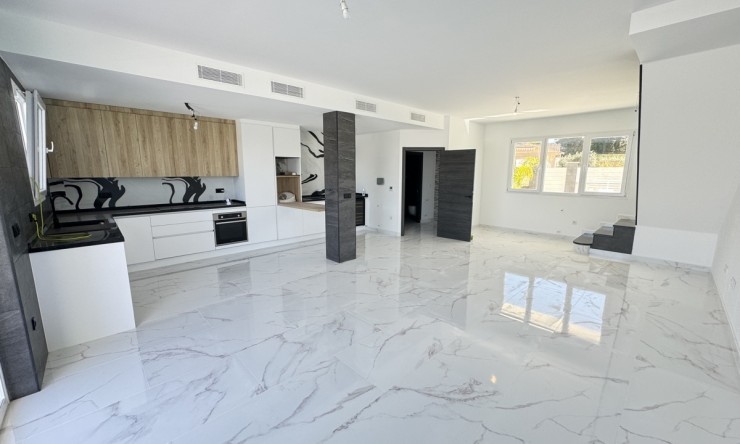 Re-Sale - Detached Villa - Orihuela Costa - Los Balcones