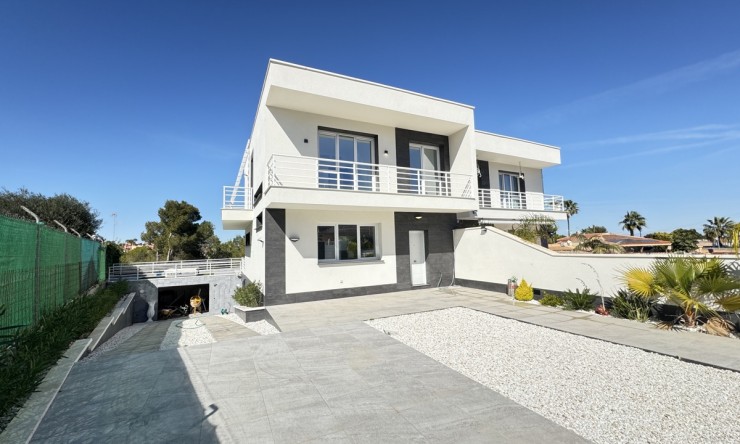 Re-Sale - Detached Villa - Orihuela Costa - Los Balcones