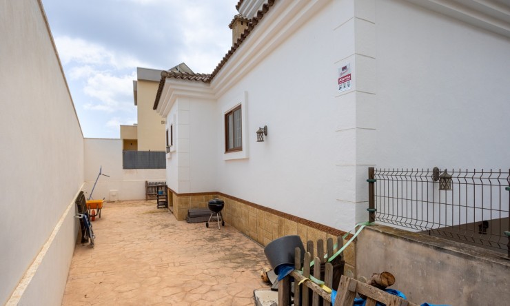 La Revente - Villa - Los Montesinos - La Herrada