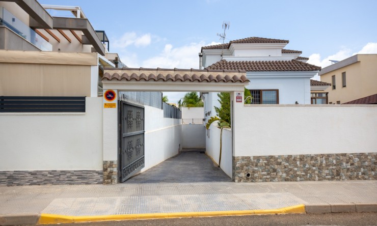 La Revente - Villa - Los Montesinos - La Herrada