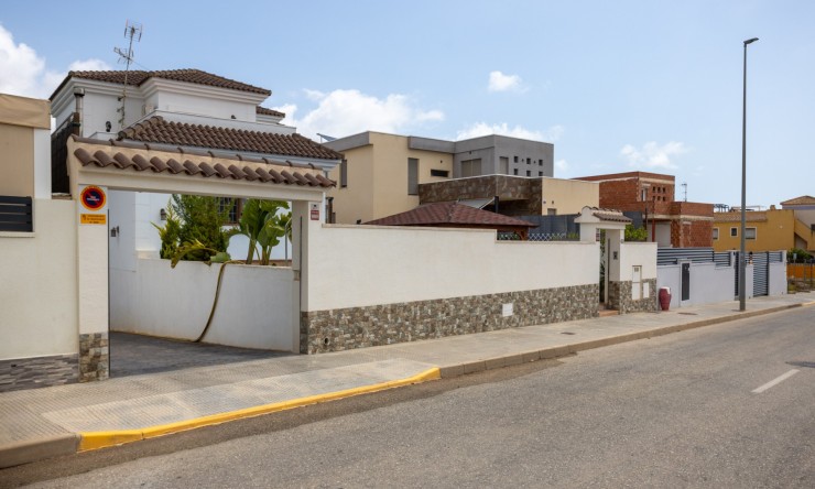 La Revente - Villa - Los Montesinos - La Herrada