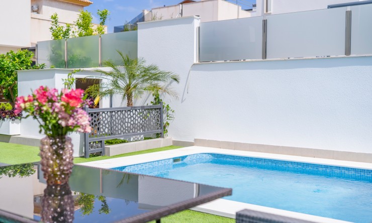 Reventa - Chalet - Torrevieja - Aguas Nuevas