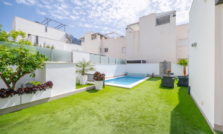 Reventa - Chalet - Torrevieja - Aguas Nuevas