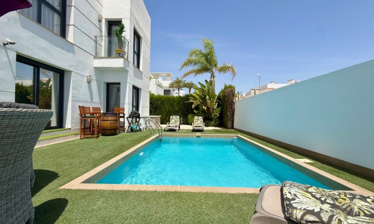 Videresalg - Frittliggende Villa - Ciudad Quesada - Ciudad Quesada - Byen