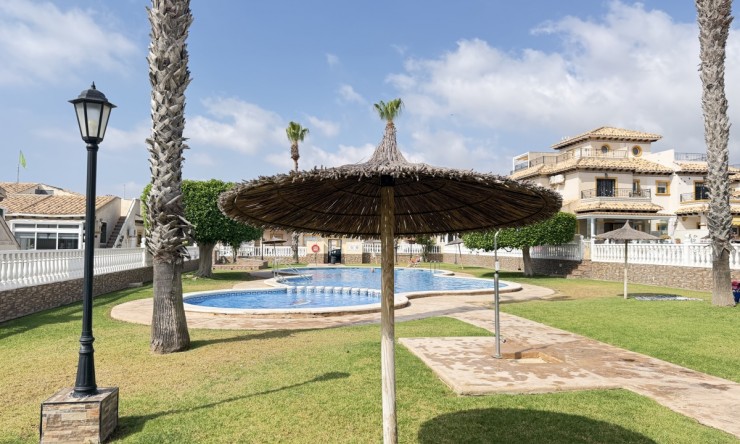 Re-Sale - Bungalow - Orihuela Costa - La Zenia