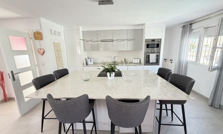 Reventa - Chalet - San Miguel de Salinas - Lake View Mansions