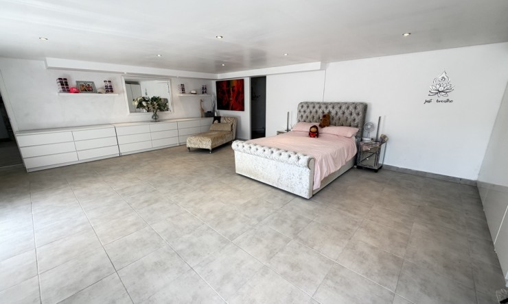 Reventa - Chalet - San Miguel de Salinas - Lake View Mansions