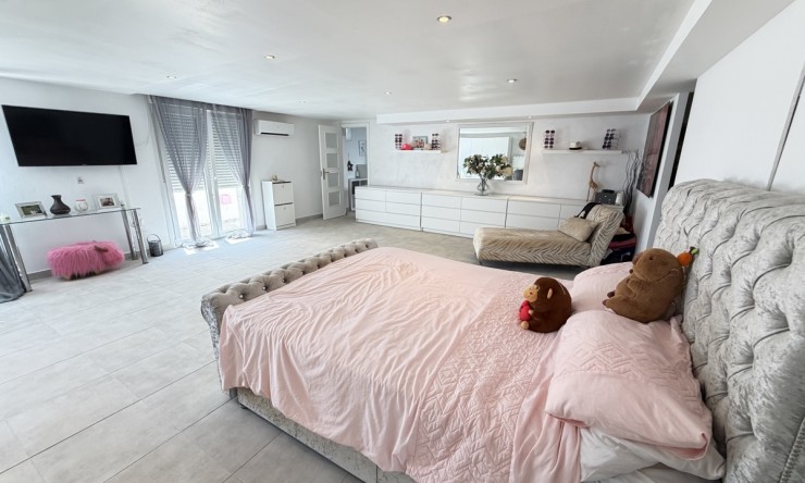 Reventa - Chalet - San Miguel de Salinas - Lake View Mansions