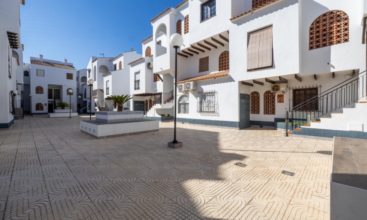 Re-Sale - Apartment - Torrevieja - Playa Los Naufragos