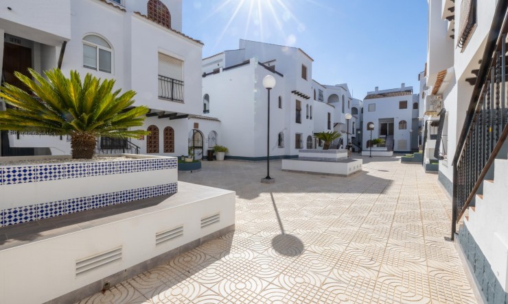 Re-Sale - Apartment - Torrevieja - Playa Los Naufragos