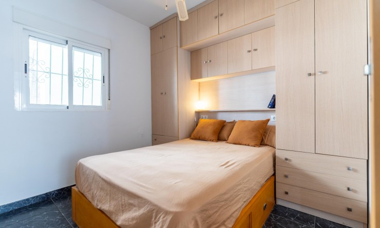 Re-Sale - Apartment - Torrevieja - Playa Los Naufragos