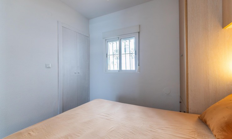 Re-Sale - Apartment - Torrevieja - Playa Los Naufragos