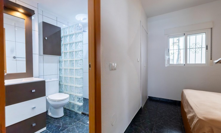 Re-Sale - Apartment - Torrevieja - Playa Los Naufragos