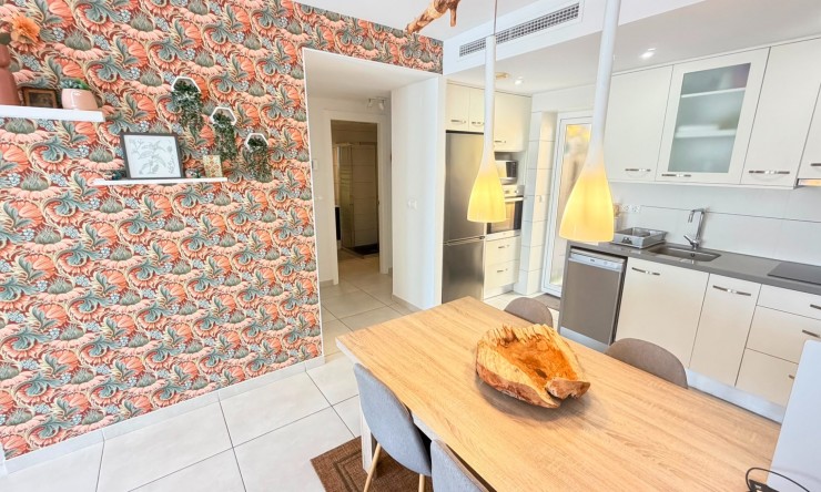 Re-Sale - Apartment - Torrevieja - Aguas Nuevas