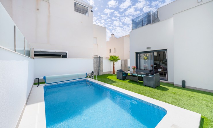 Reventa - Chalet - Torrevieja - Aguas Nuevas