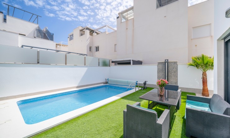 Reventa - Chalet - Torrevieja - Aguas Nuevas