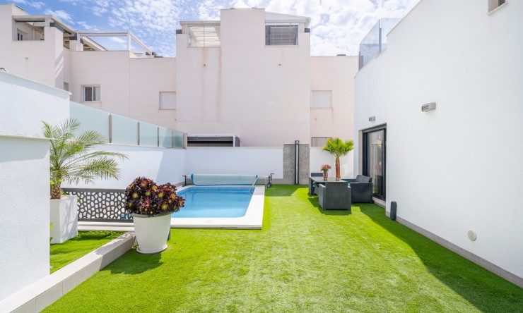 Reventa - Chalet - Torrevieja - Aguas Nuevas