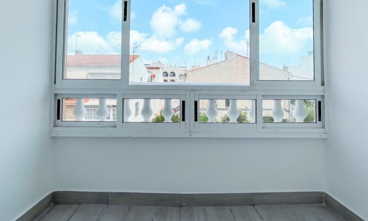 Re-Sale - Apartment - Torrevieja - Torrevieja - Centre