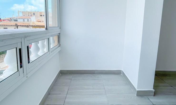 Re-Sale - Apartment - Torrevieja - Torrevieja - Centre