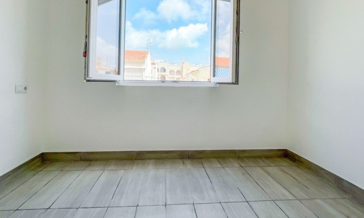 Re-Sale - Apartment - Torrevieja - Torrevieja - Centre