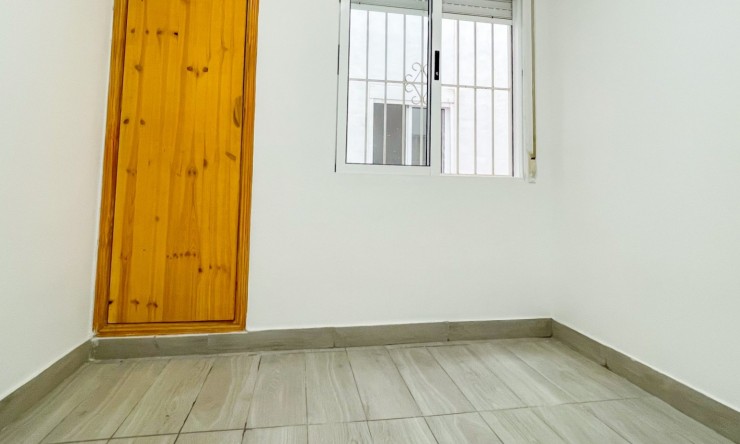 Re-Sale - Apartment - Torrevieja - Torrevieja - Centre