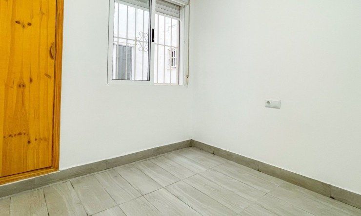 Re-Sale - Apartment - Torrevieja - Torrevieja - Centre