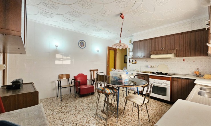 Re-Sale - Building (Mixed-Use) - Torrevieja - Torrevieja - Centre