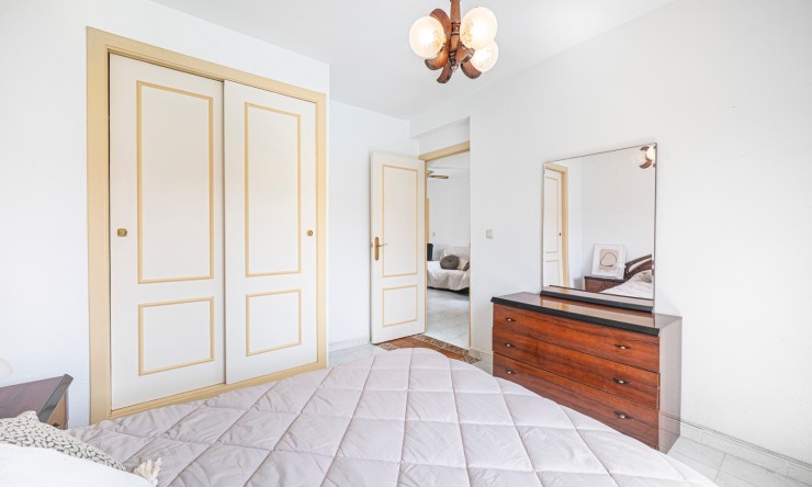 Re-Sale - Apartment - Torrevieja - Aguas Nuevas