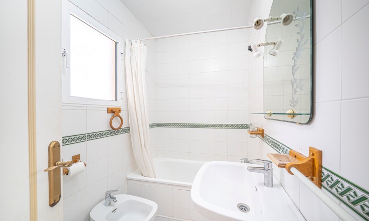 Re-Sale - Apartment - Torrevieja - Aguas Nuevas