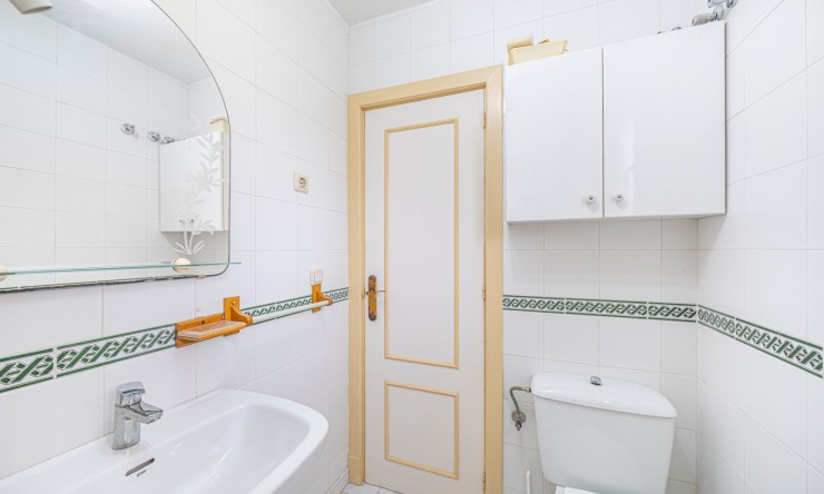 Re-Sale - Apartment - Torrevieja - Aguas Nuevas