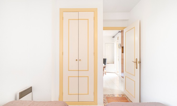 Re-Sale - Apartment - Torrevieja - Aguas Nuevas