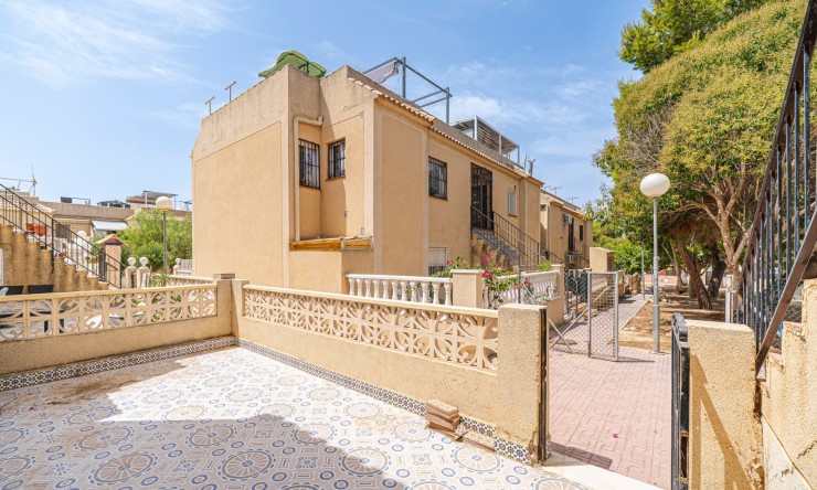 Re-Sale - Apartment - Torrevieja - Aguas Nuevas
