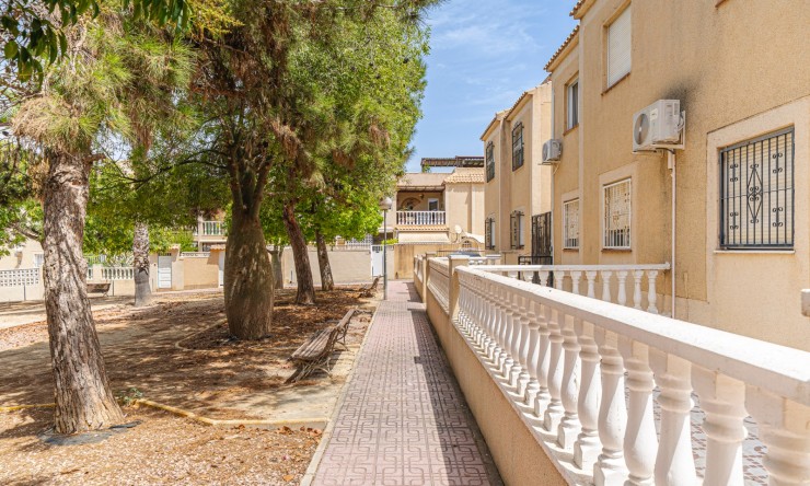 Re-Sale - Apartment - Torrevieja - Aguas Nuevas
